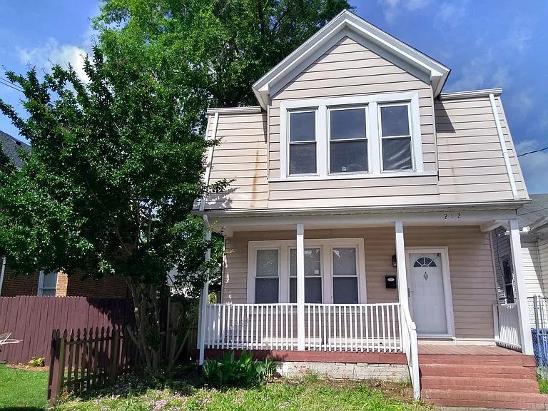 212 Owens St — Photo 1