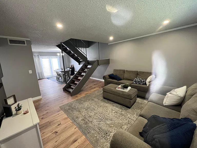 3725 S Mill Ave — Photo 5