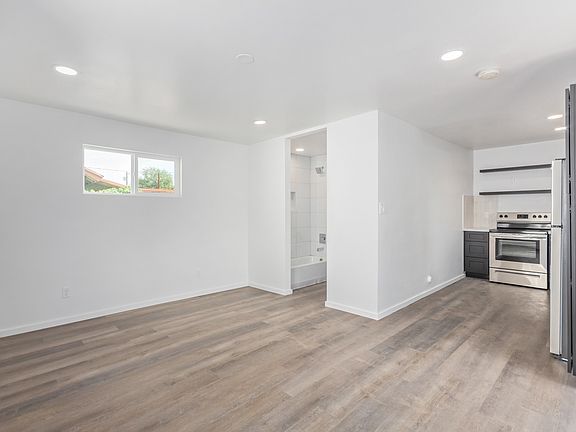 4th image of 809 N 10th Ave #2