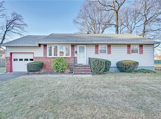 65 Lahiere Ave, Edison, NJ 08817