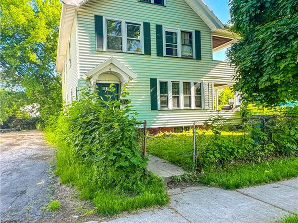 2 Carthage Dr, Rochester, NY 14621