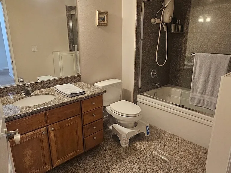 1049 S Hobart Blvd #305 — Photo 12