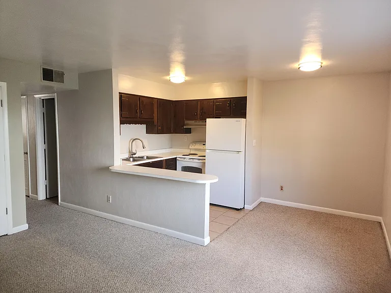 325 Ashlawn Dr #2 — Photo 4