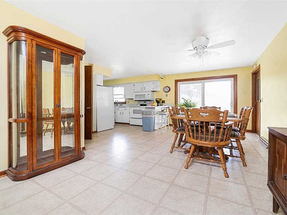 5th image of 1011 Emerald Ln