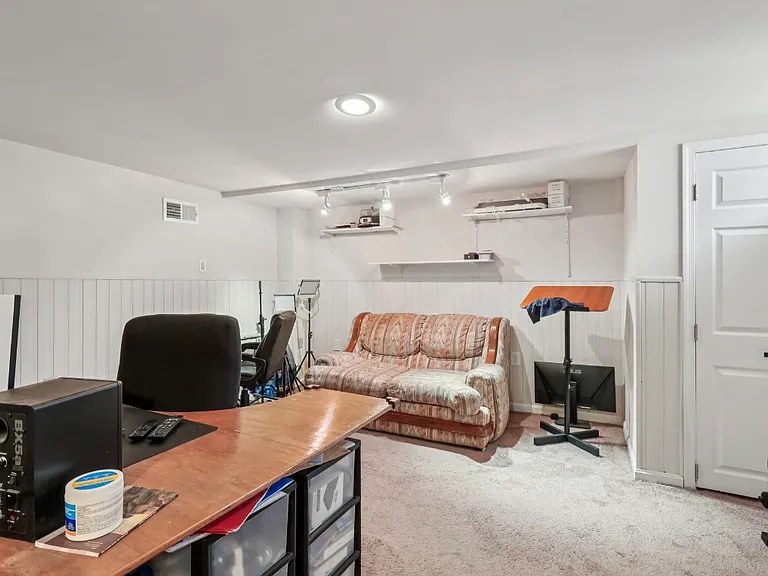 1770 Weston Ave — Photo 2