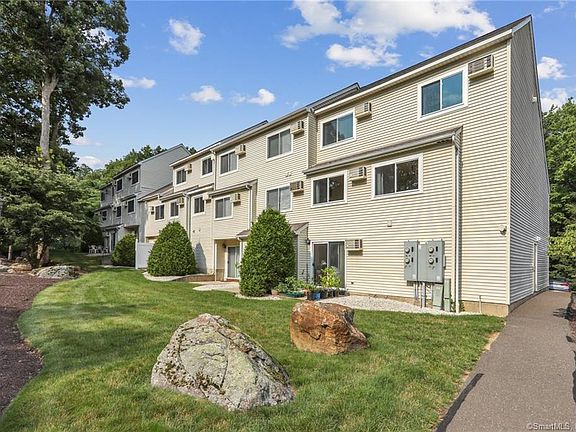 3rd image of 2 Jeanette Rd #14