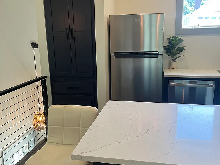 2106B Grantland Ave — Photo 12