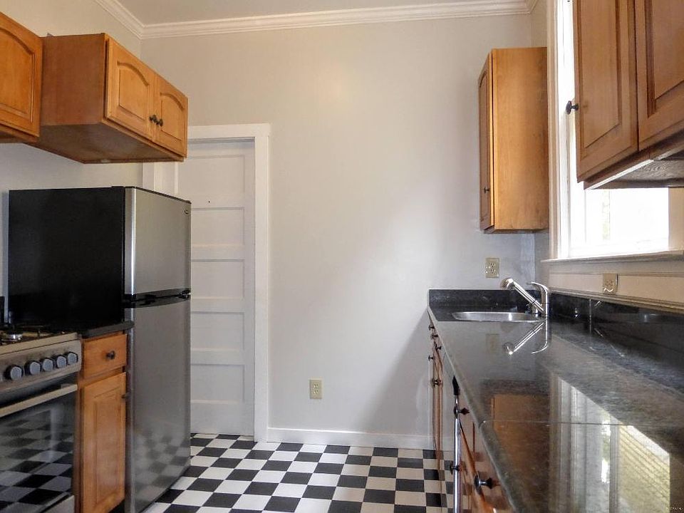 1st image of 535 Ashbury St #3
