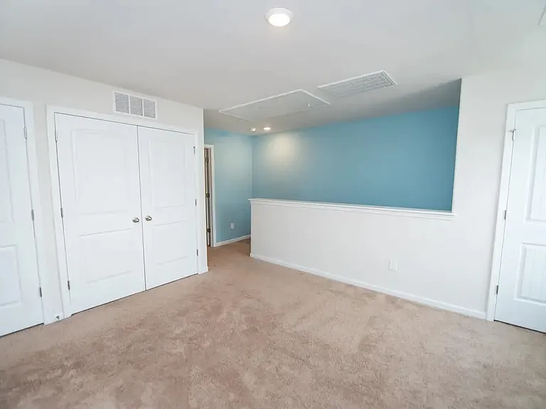 2228 Southlea Dr — Photo 12