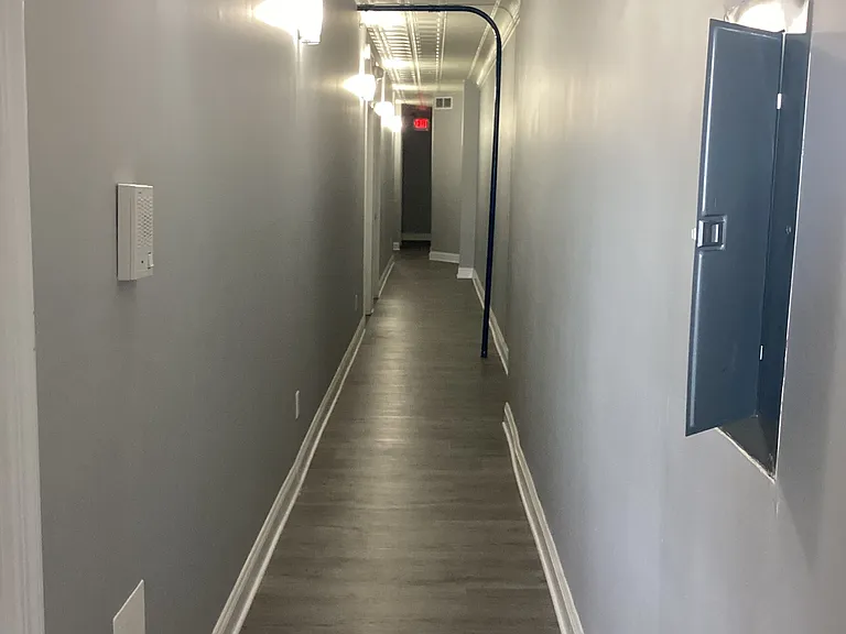 310 Superior Mall — Photo 24