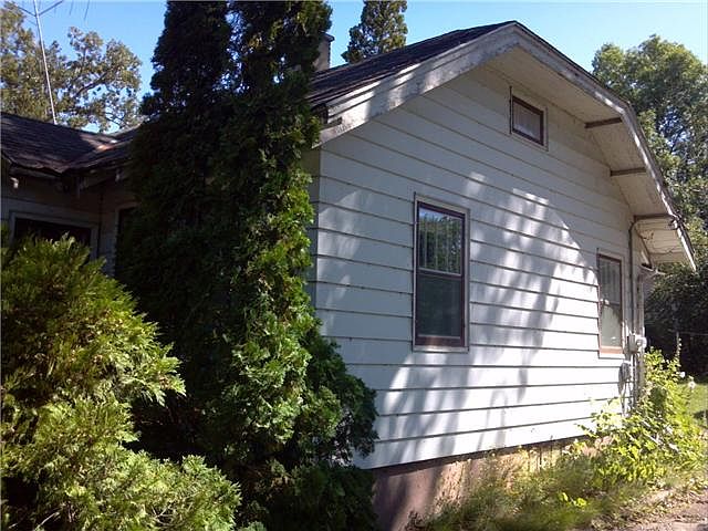 2nd image of 1305 Summit Ave
