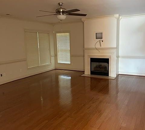 4th image of 8 Briar Ct N