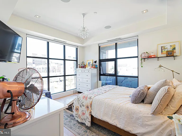 240 N 2nd St #4W — Photo 9