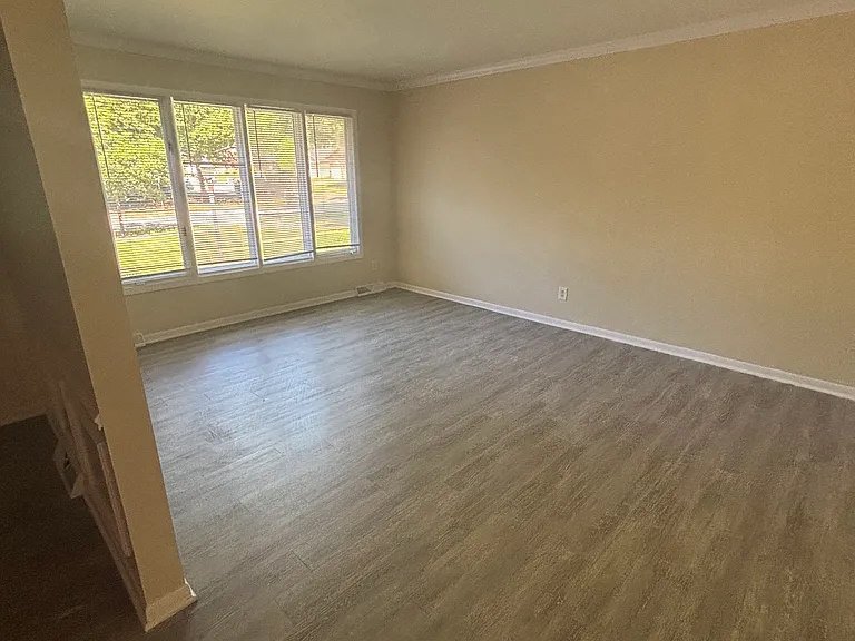 2462 Woodcliff Ave SE — Photo 6
