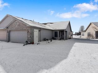 5 Clubview Dr, Hartford City, IN 47348