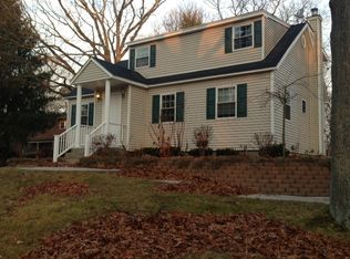 17 Ridge Rd, Smithtown, NY 11787