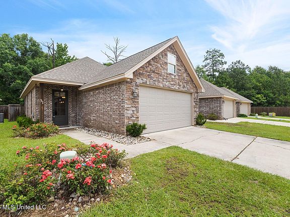3rd image of 31 Riviera Dr