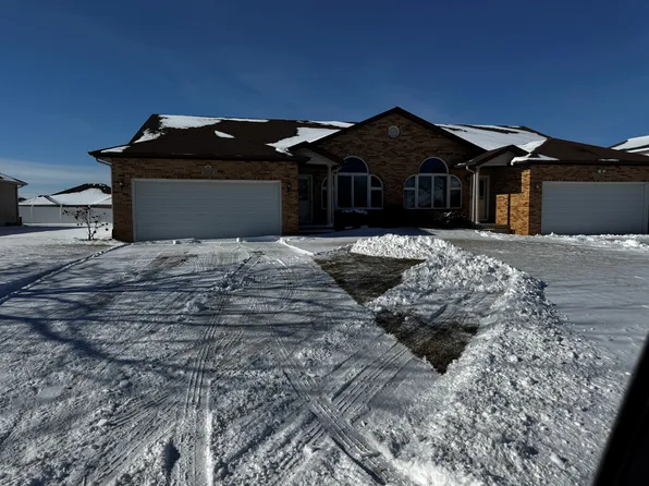 10716 Pike St, Winfield, IN 46307