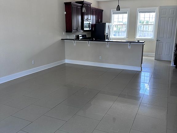 3rd image of 3409 W Horatio St Unit 113