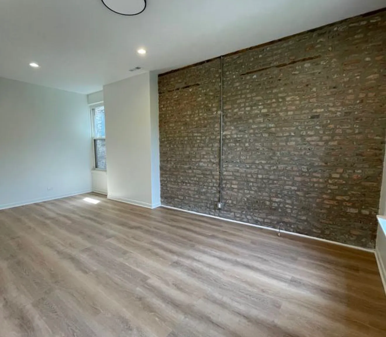 3 bed, 1000 sqft, $2,750 — Photo 3