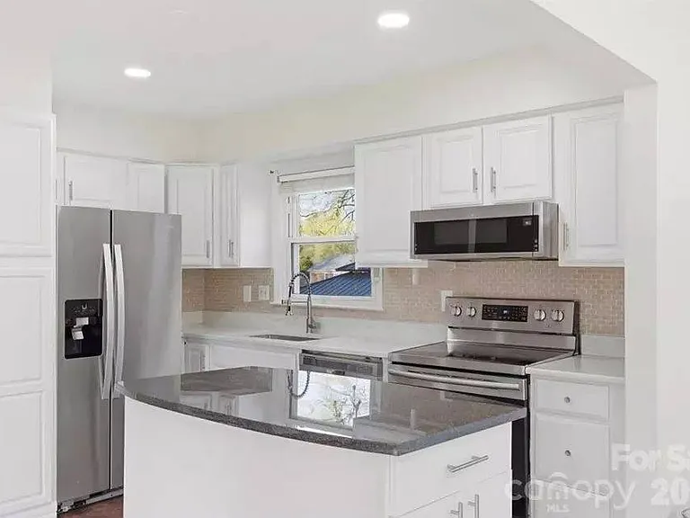 5810 Red Carriage Ln — Photo 4