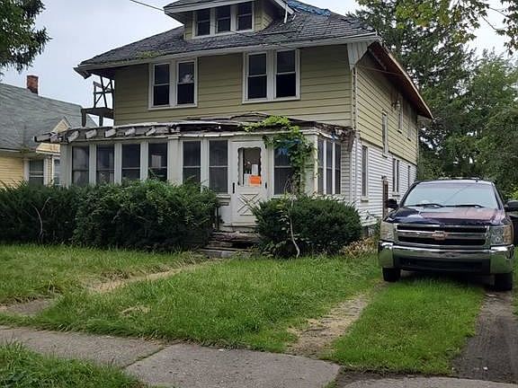2nd image of 100 Pinegrove Ave