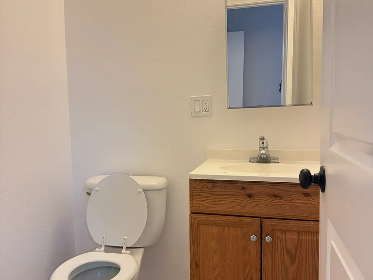 737 Washington Ln — Photo 21