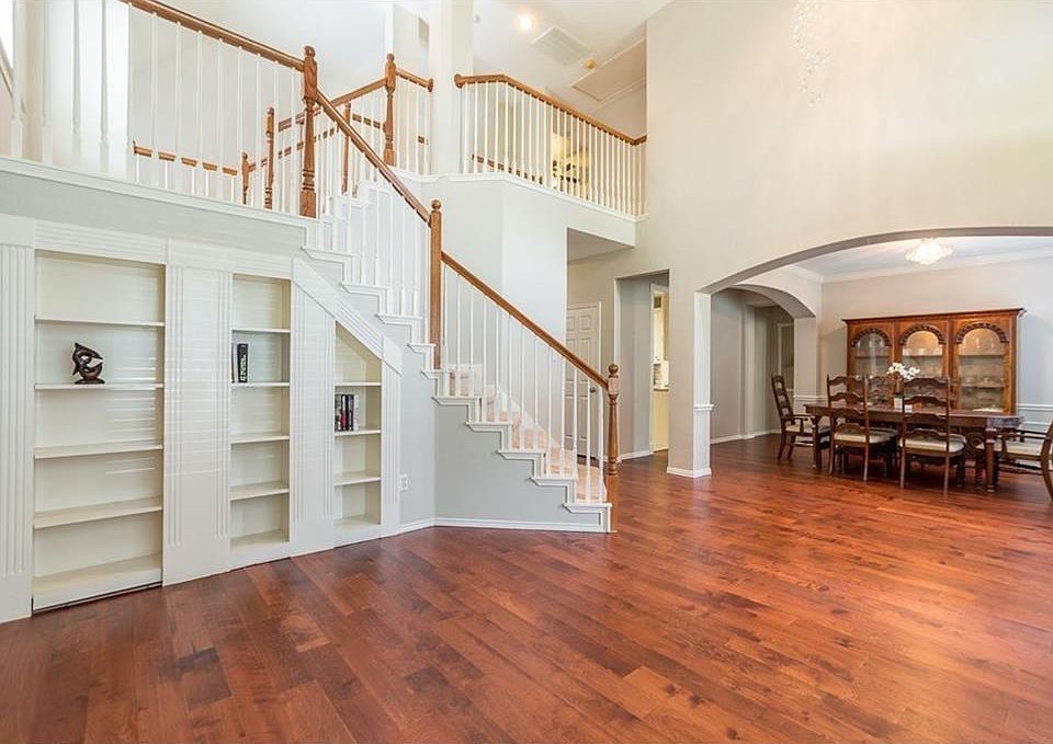 2nd image of 122 Briar Oak Dr