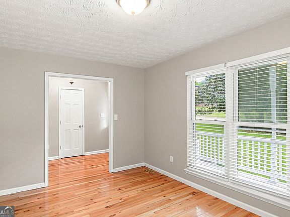 5th image of 1978 Lullwater Cir