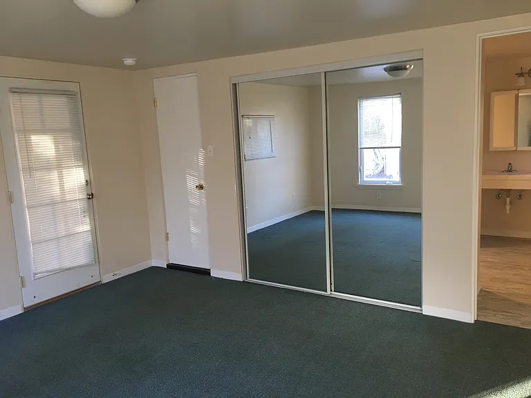 900 Girard Blvd NE — Photo 13