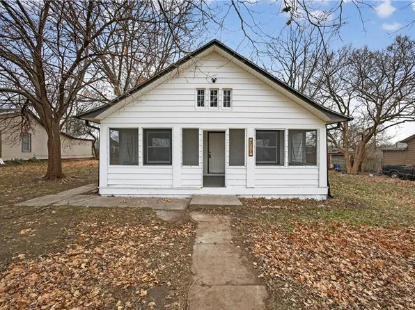 310 E Kansas Ave, Lansing, KS 66043