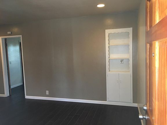 2nd image of 5946 Camellia Ave #1/2