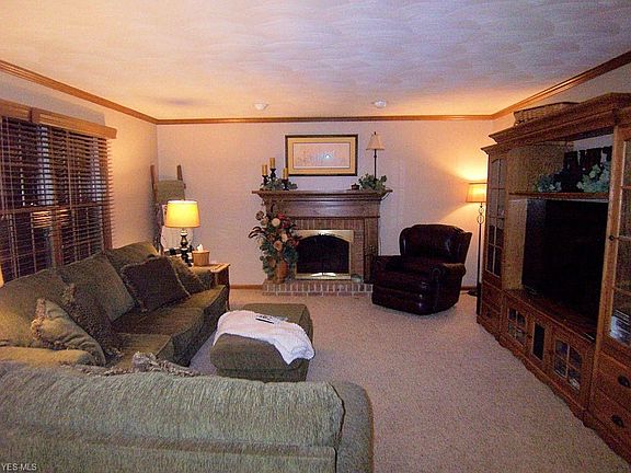 3rd image of 5760 Rosewood Dr