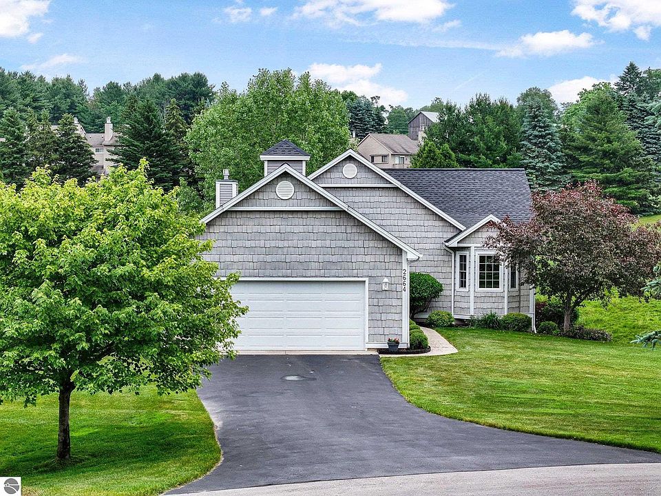 1st image of 2664 E Crown Dr