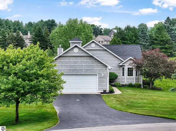2664 E Crown Dr, Traverse City, MI 49685