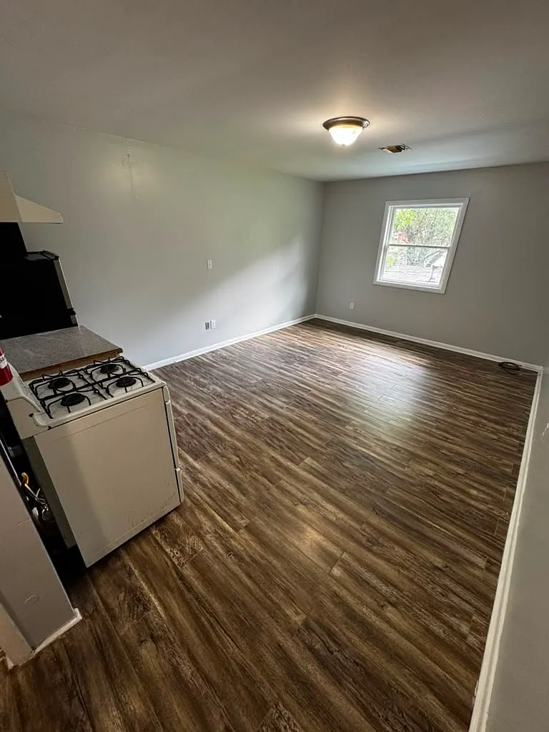 Studio, $1,100 — Photo 2