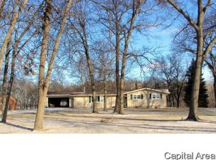 675 283rd St, Viola, IL 61486