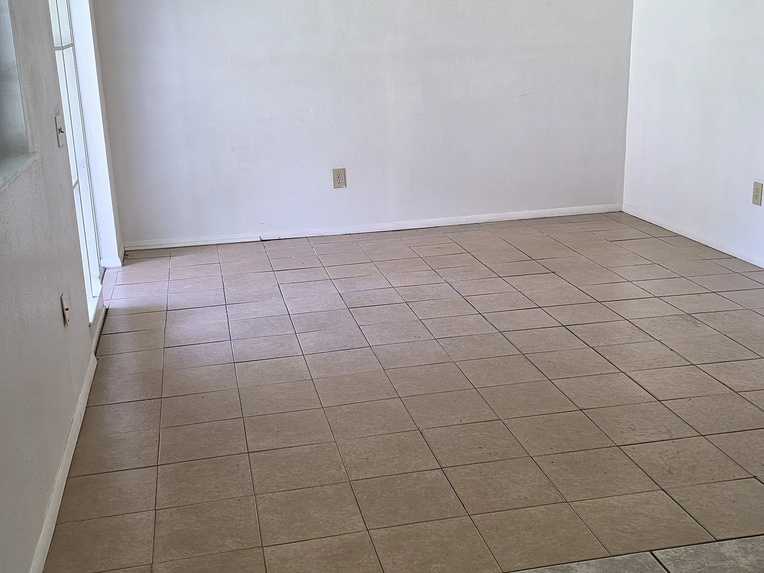 440 NE 9th St — Photo 3