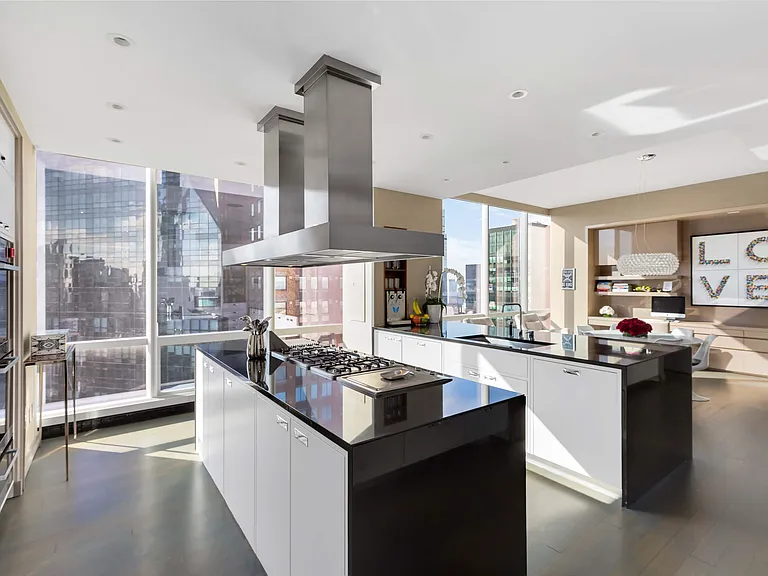 157 W 57th St #53B — Photo 10