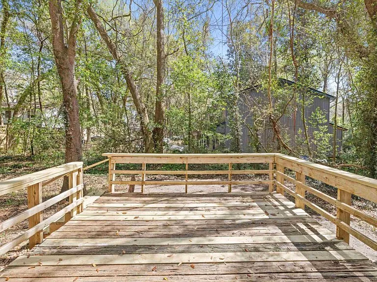 Fisher Ln — Photo 23