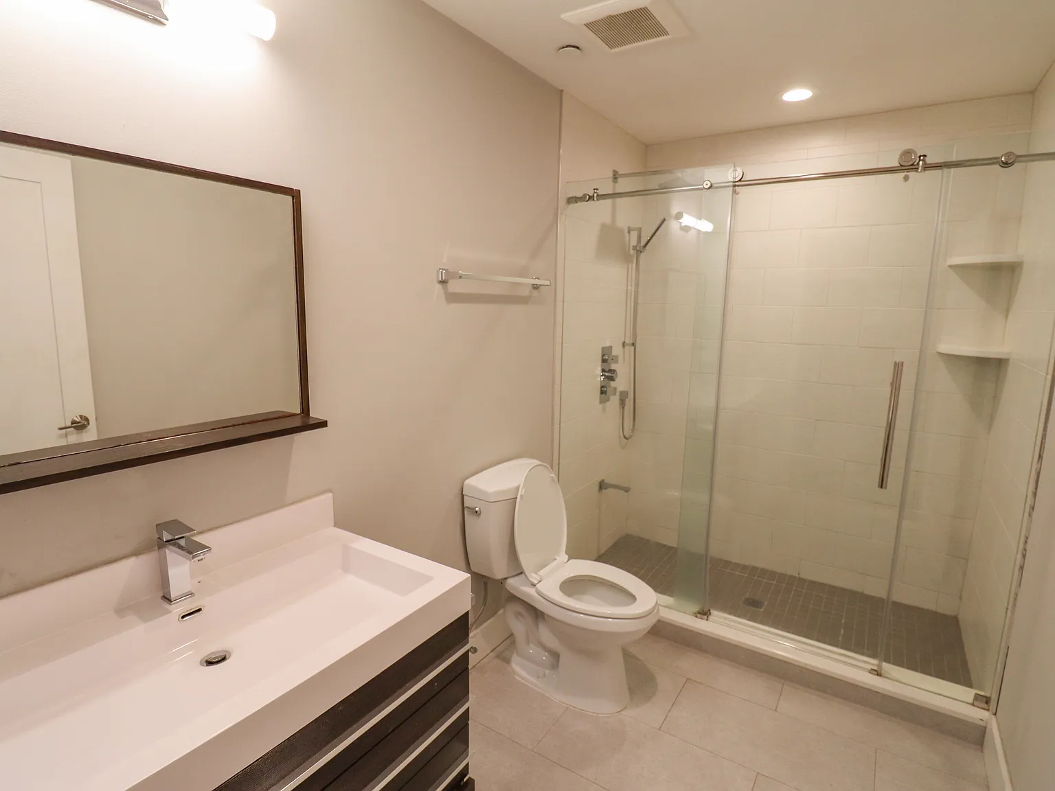 3 bed, 1300 sqft, $2,600 — Photo 3