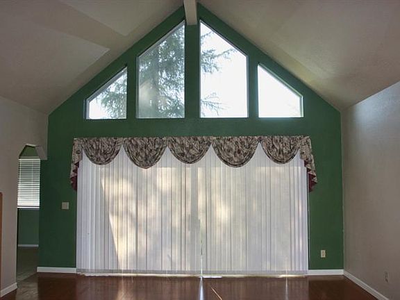 3rd image of 2884 Waverly Dr
