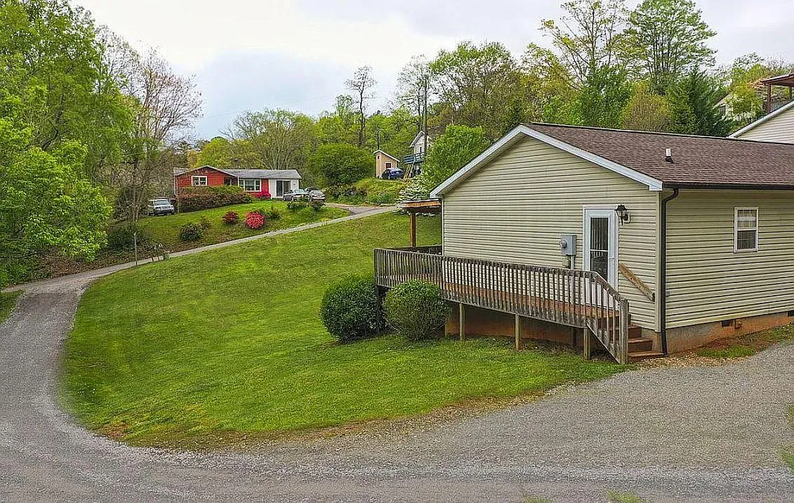 3 bed, 960 sqft, $1,850 — Photo 2