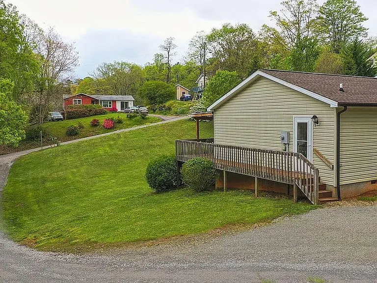 206 Spring Vine Dr — Photo 2