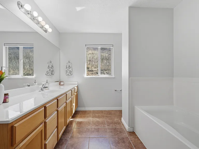 10302 N Morgan Blvd — Photo 32