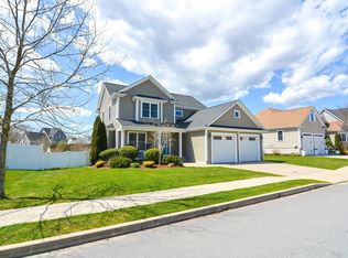 11 Ferris Wheel Ln, Dartmouth, MA 02747