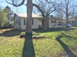 710 Park St, Willow Springs, MO 65793