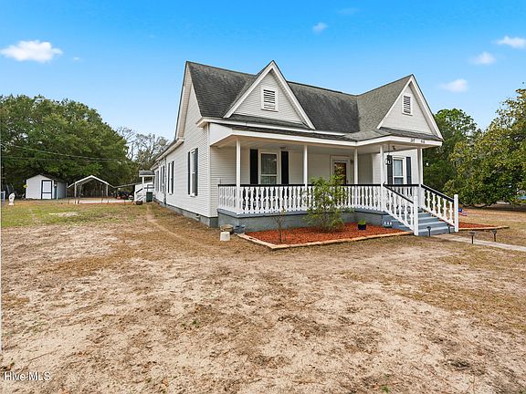 3rd image of 207 Oak Avenue