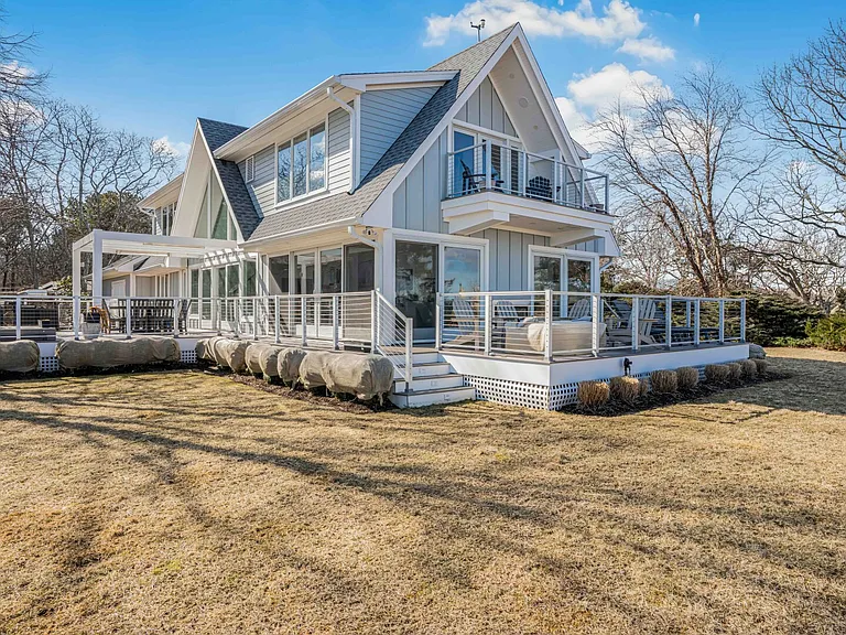 18 E Landing Rd — Photo 32