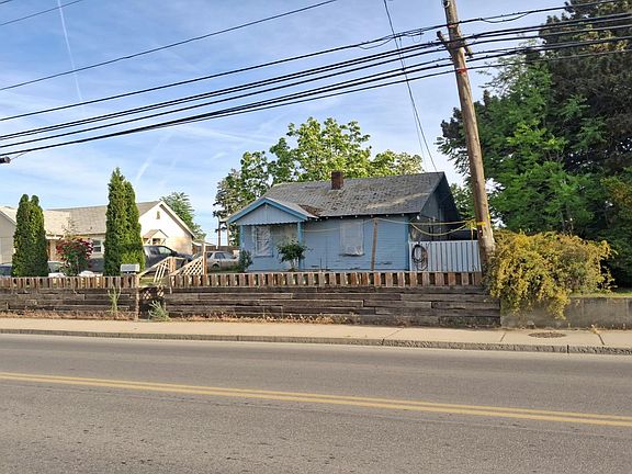 2nd image of 912 W 5th St